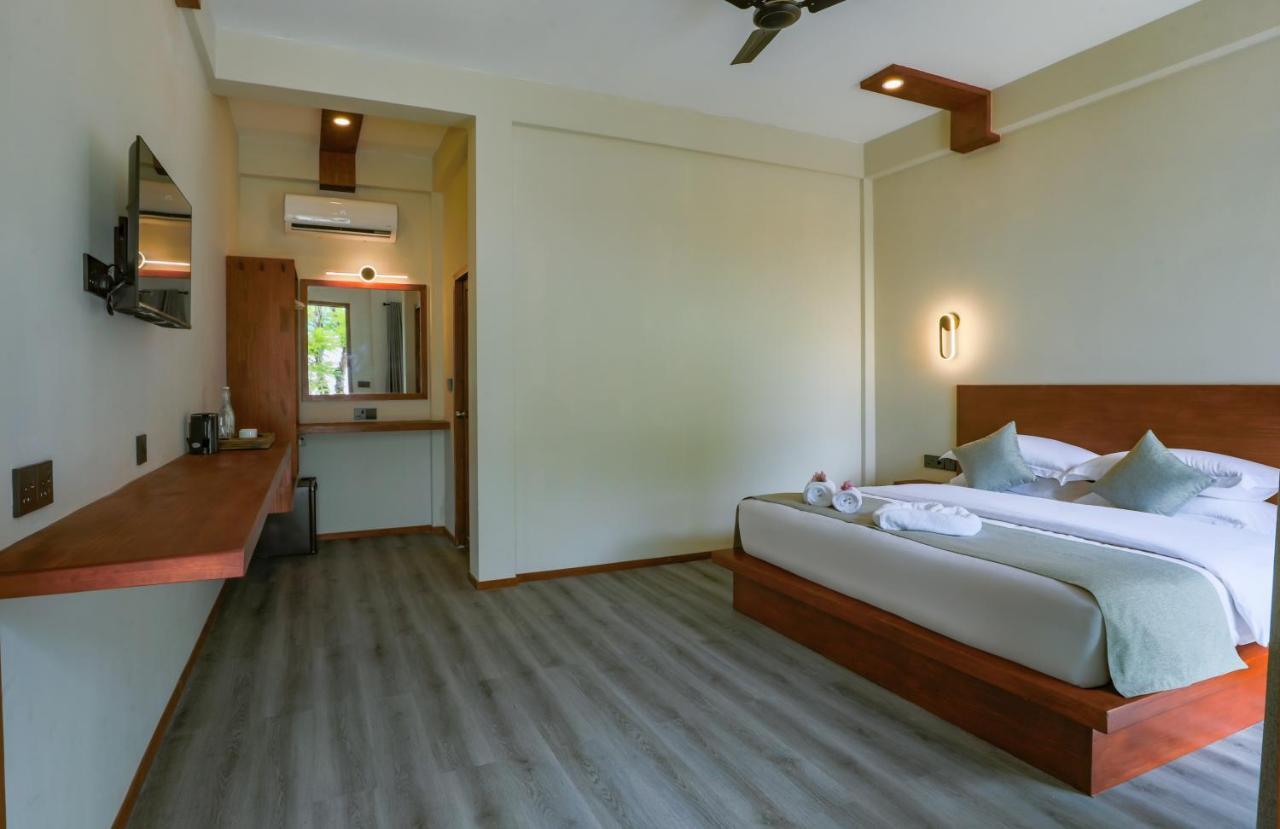 Sunny Breeze View Hotel Hangnaameedhoo ภายนอก รูปภาพ