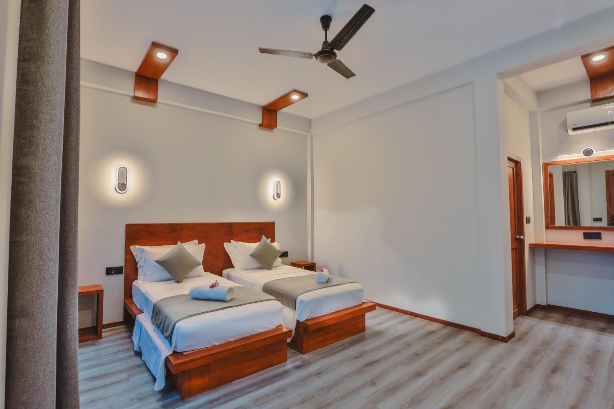 Sunny Breeze View Hotel Hangnaameedhoo ภายนอก รูปภาพ