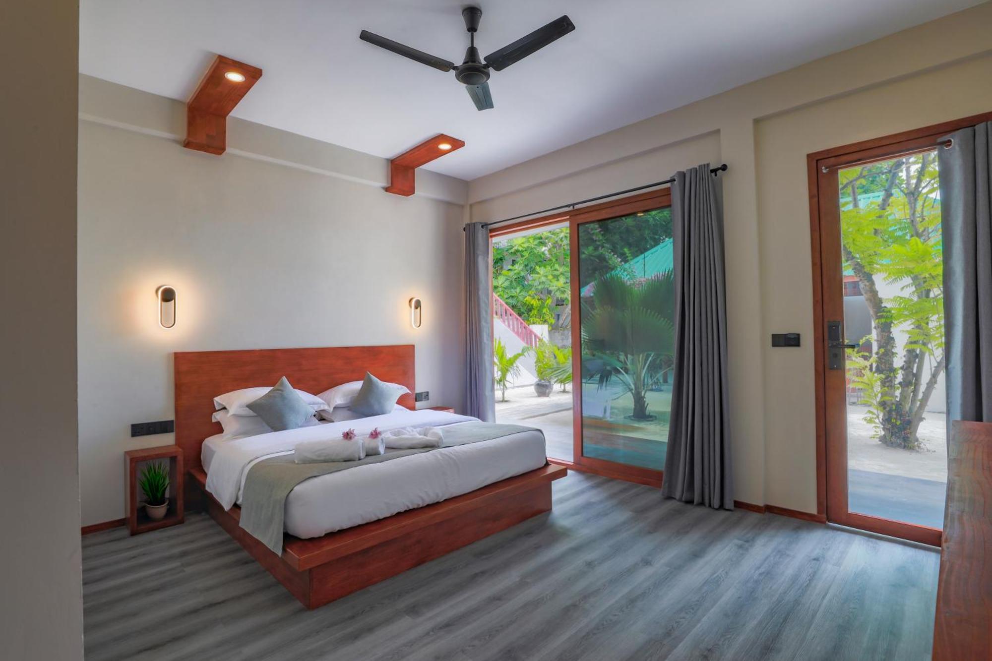 Sunny Breeze View Hotel Hangnaameedhoo ภายนอก รูปภาพ