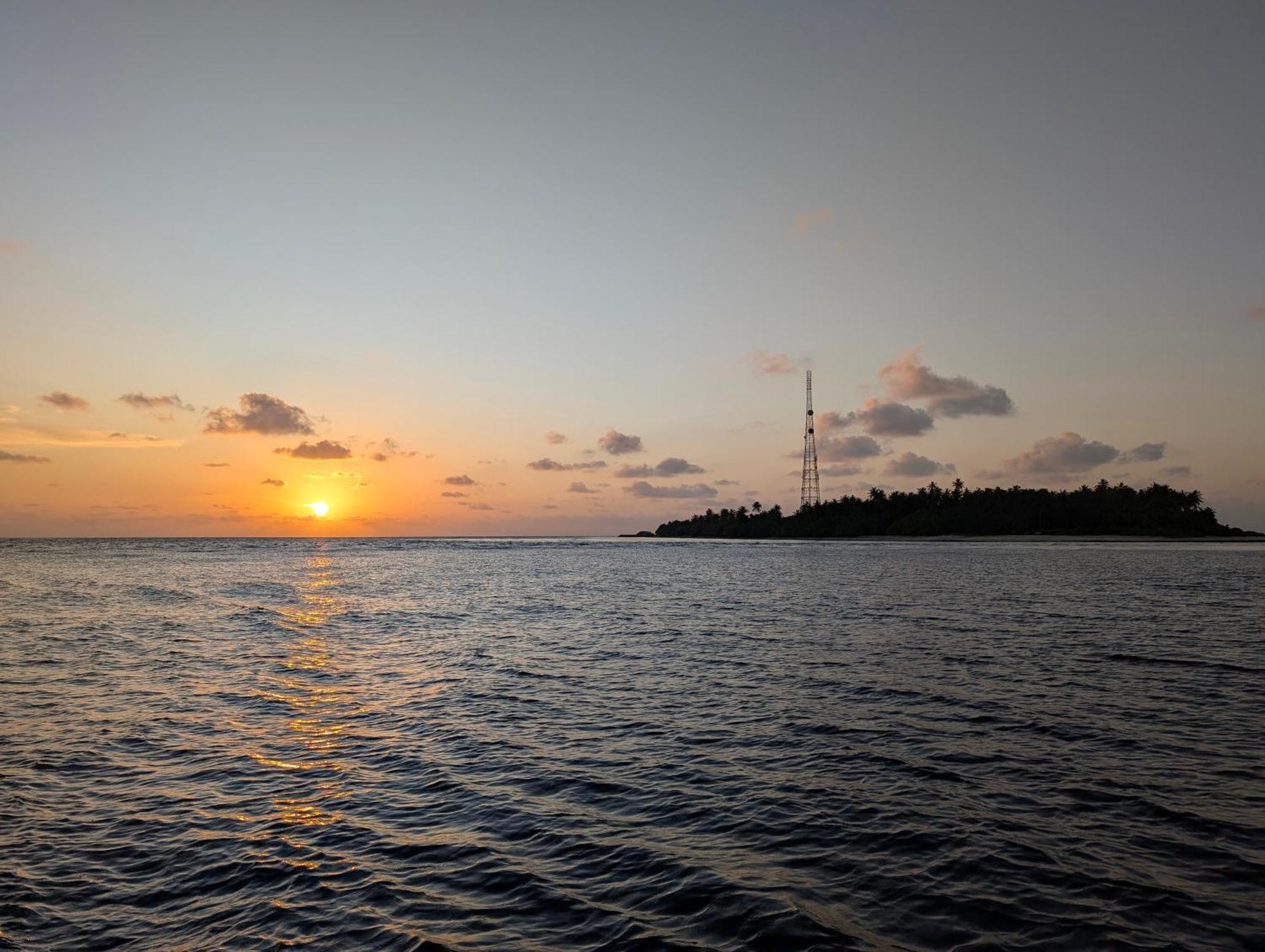 Sunny Breeze View Hotel Hangnaameedhoo ภายนอก รูปภาพ